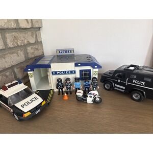 PLAYMOBIL Police Station Mini Motorcycle Jail Station 2 Vehicles 5 Figures